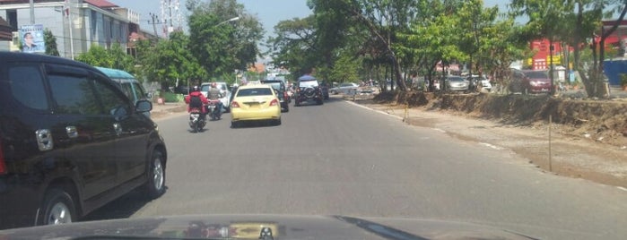 Jalan A. P. Pettarani is one of Makassar Main Roads.