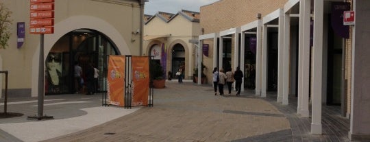 Soratte Outlet Shopping is one of MaMa Roma'nın Beğendiği Mekanlar.