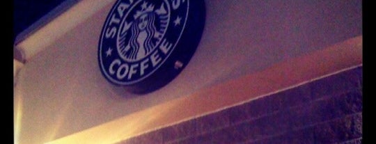 Starbucks is one of Caroline 님이 좋아한 장소.