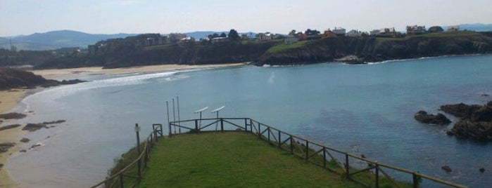 Playa De Tapia is one of Lugares favoritos de Giovanna.