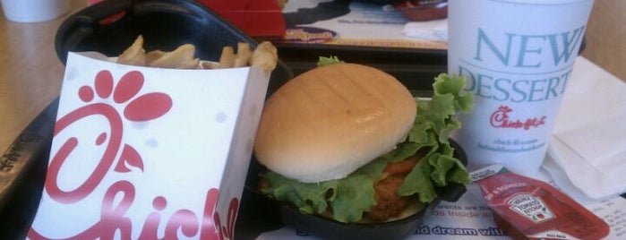 Chick-fil-A is one of Gregoryさんのお気に入りスポット.