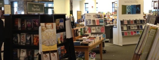 Barnes & Noble is one of Posti che sono piaciuti a Estevan.