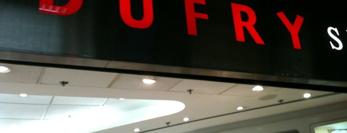 Dufry Shopping is one of สถานที่ที่บันทึกไว้ของ Rodrigo.