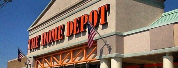 The Home Depot is one of P 님이 좋아한 장소.