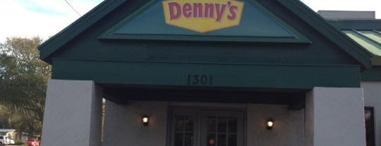 Denny's is one of Sylviaさんのお気に入りスポット.