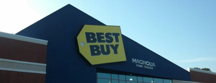 Best Buy is one of Jasonさんのお気に入りスポット.