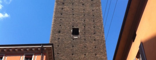 Torre Prendiparte is one of Torri di Bologna.