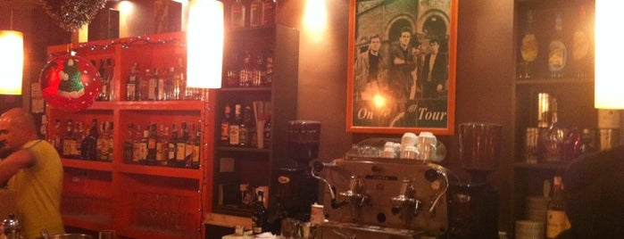 Cafenet is one of Lugares favoritos de Sergio.