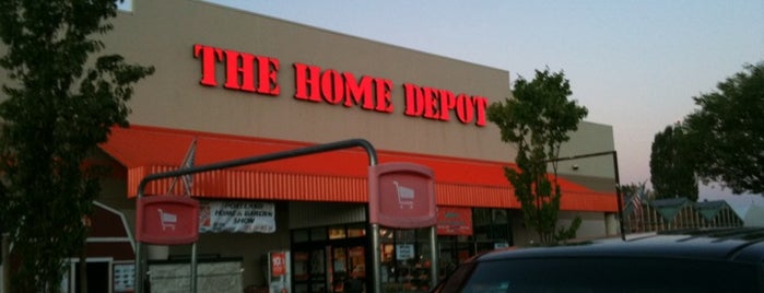 The Home Depot is one of Orte, die Emily gefallen.