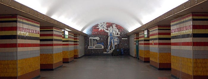 Станція «Шулявська» is one of สถานที่ที่ Yuliia ถูกใจ.