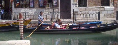 Ponte dei Frari is one of Venezia.