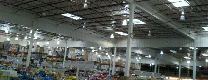 Costco Wholesale is one of Daveさんのお気に入りスポット.
