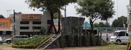 Monumento al Hombre Invisible is one of Tempat yang Disukai Violet.