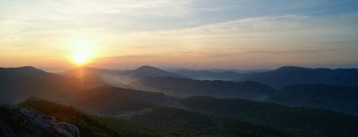 Dragon's Tooth is one of Tempat yang Disukai Eric.