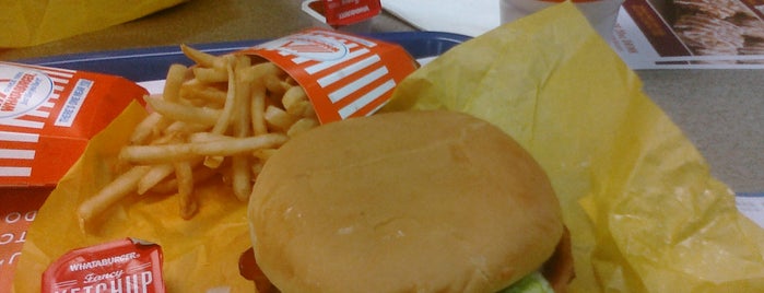 Whataburger is one of AKBさんのお気に入りスポット.