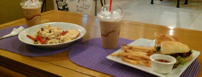 Peaberry Cafe is one of Ervin's Food Trip.