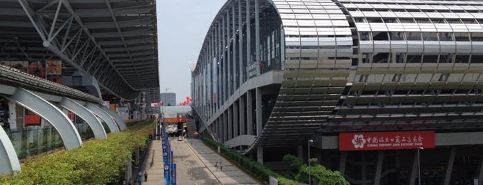Guangzhou Int'l Convention & Exhibition Center is one of Locais curtidos por E. Levent.