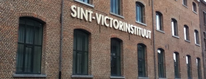 Sint-Victor Alsemberg is one of สถานที่ที่ anthony ถูกใจ.