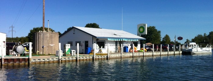 Indian River Marina is one of Rew’s Liked Places.