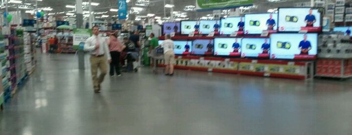 Sam's Club is one of Locais curtidos por Tan.