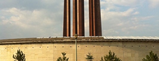 Memorialul Eroilor Neamului ~ Mormântul Ostașului Necunoscut is one of Sabri'nin Beğendiği Mekanlar.