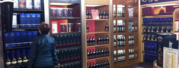 The Ambassador Duty Free Store is one of Lugares favoritos de Jeff.