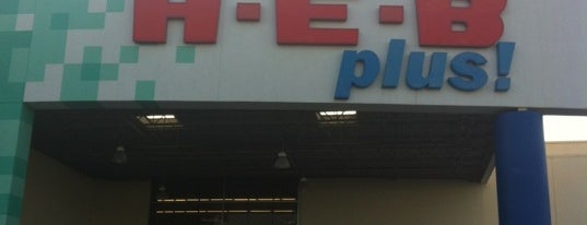 H-E-B plus! is one of Bailieさんのお気に入りスポット.