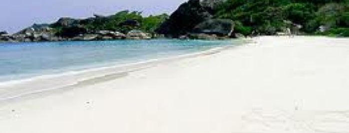 Similan Islands is one of THE ISLANDS "MUST VISIT" in THAILAND.
