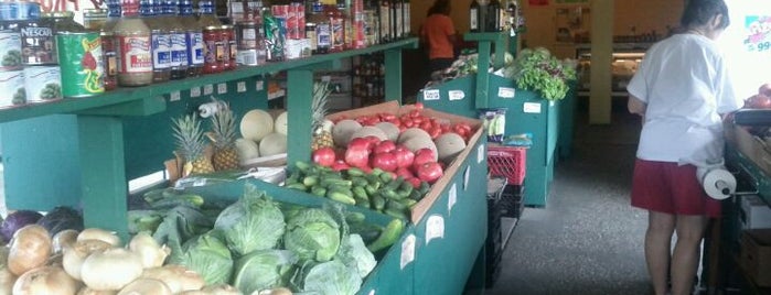 City Produce Fruit Market is one of สถานที่ที่บันทึกไว้ของ Kimmie.