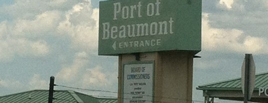 Port of Beaumont is one of Locais curtidos por Rodney.