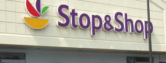 Super Stop & Shop is one of Orte, die Wesley gefallen.