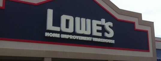 Lowe's is one of Tempat yang Disukai David.