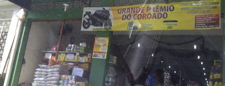 Mercadinho Santos is one of lugares onde ando.