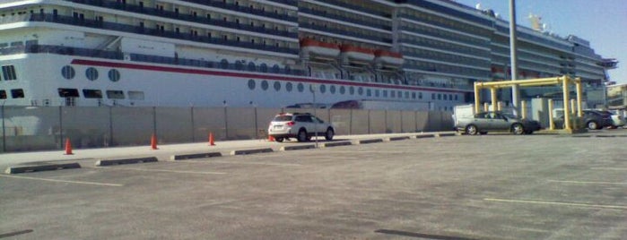 Cruise Maryland Terminal is one of Cindi'nin Beğendiği Mekanlar.