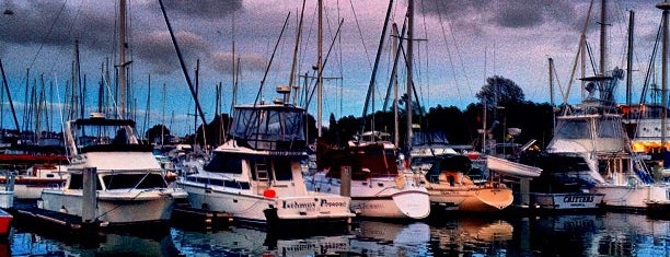 Marina Del Rey Dock 52 is one of Tempat yang Disukai Queen.