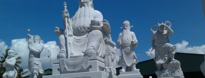 Tua Pek Kong Temple 品仙祠大伯公和观音堂 is one of Stiawan.