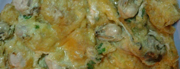 ข้าวต้มปลาเกาะสีชัง is one of Posti che sono piaciuti a Diana.