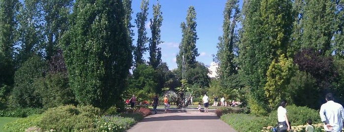 Regent's Park is one of Londres / London.