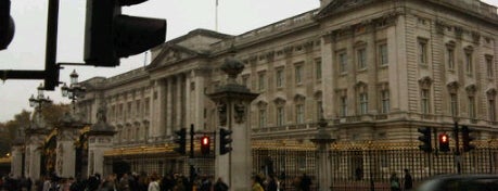 Buckingham Palace is one of Favorite Arts & Entertainment.