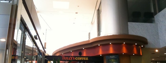 Tully's Coffee is one of 都内で電源使えて作業しやすいよく行くカフェ.
