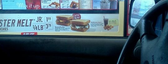 Sonic Drive-In is one of Tempat yang Disukai Susan.