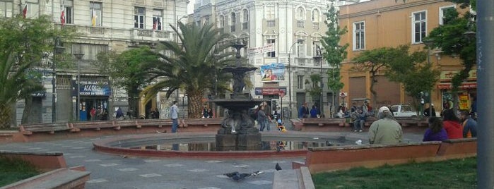 Plaza Echaurren is one of Locais curtidos por Cristobal.