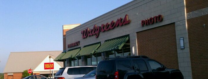 Walgreens is one of สถานที่ที่ Autumn ถูกใจ.