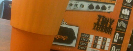 Orange Amplifiers is one of Posti che sono piaciuti a Chester.