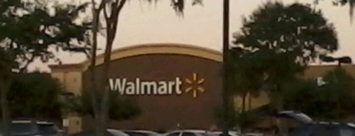 Walmart Supercenter is one of Lugares favoritos de Neil.