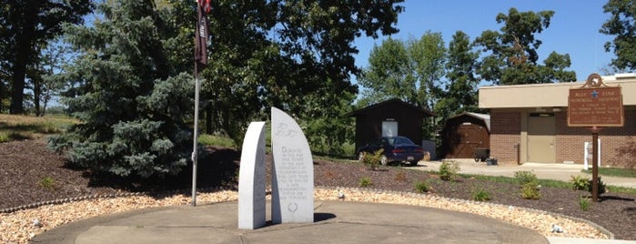 Rest Area 11-26 & Ohio Welcome Center (Westbound) is one of Tempat yang Disukai Bill.