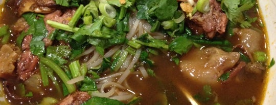 Bangkok Noodles & Thai BBQ is one of Locais curtidos por Karine.