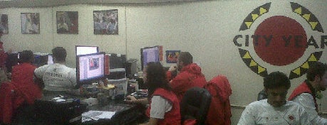 City Year Harlem Zone Office is one of Locais curtidos por JRA.