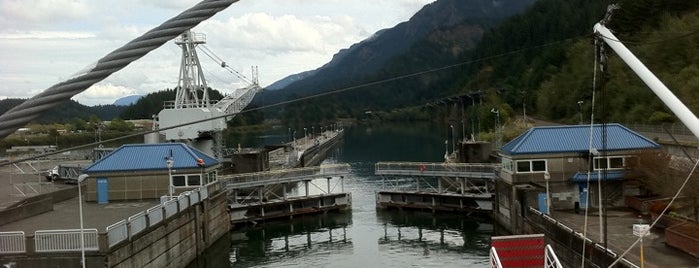 Cascade Locks POE is one of Tempat yang Disukai Enrique.