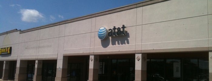 AT&T is one of Lugares favoritos de Chester.